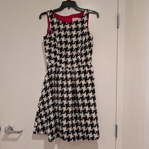 Retro black/white houndstooth textured fit & flare dress with red lining, Size 2